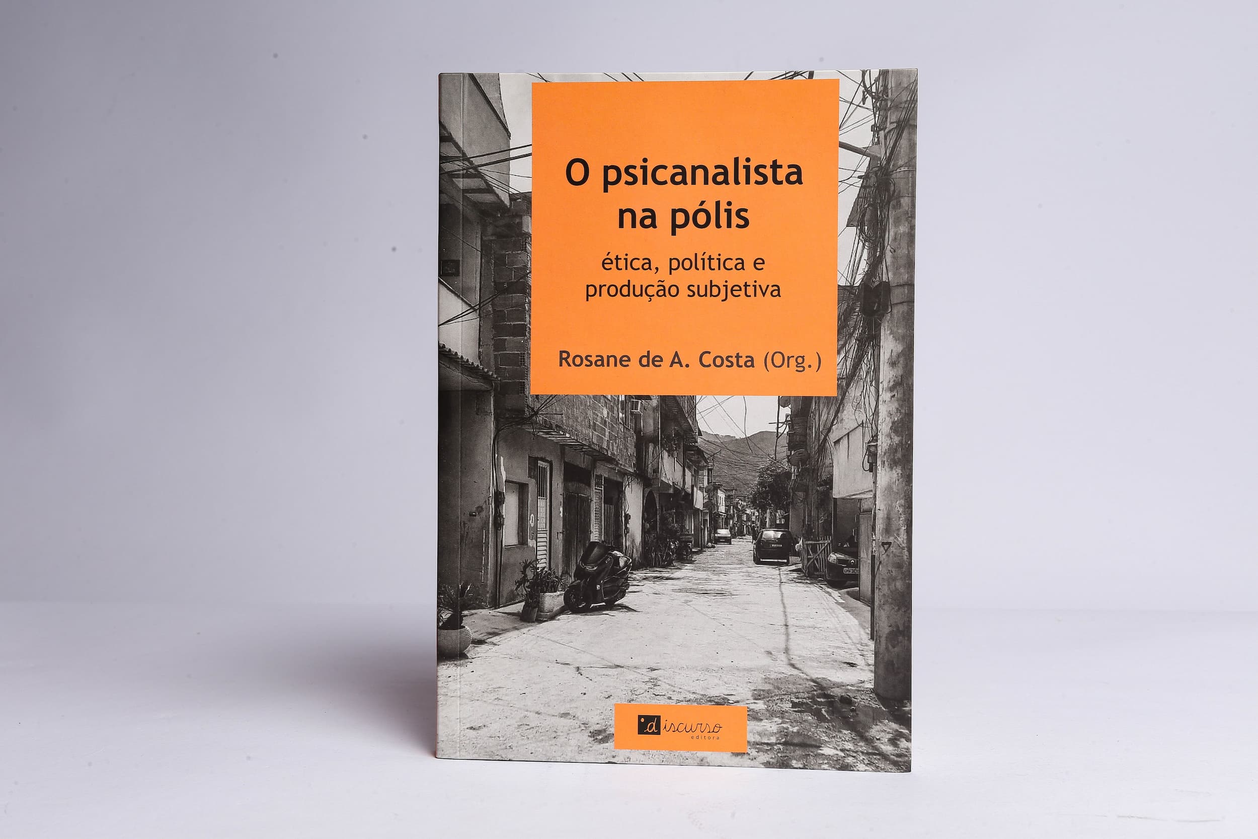 livro editorial com capa personalizada e impressão profissional