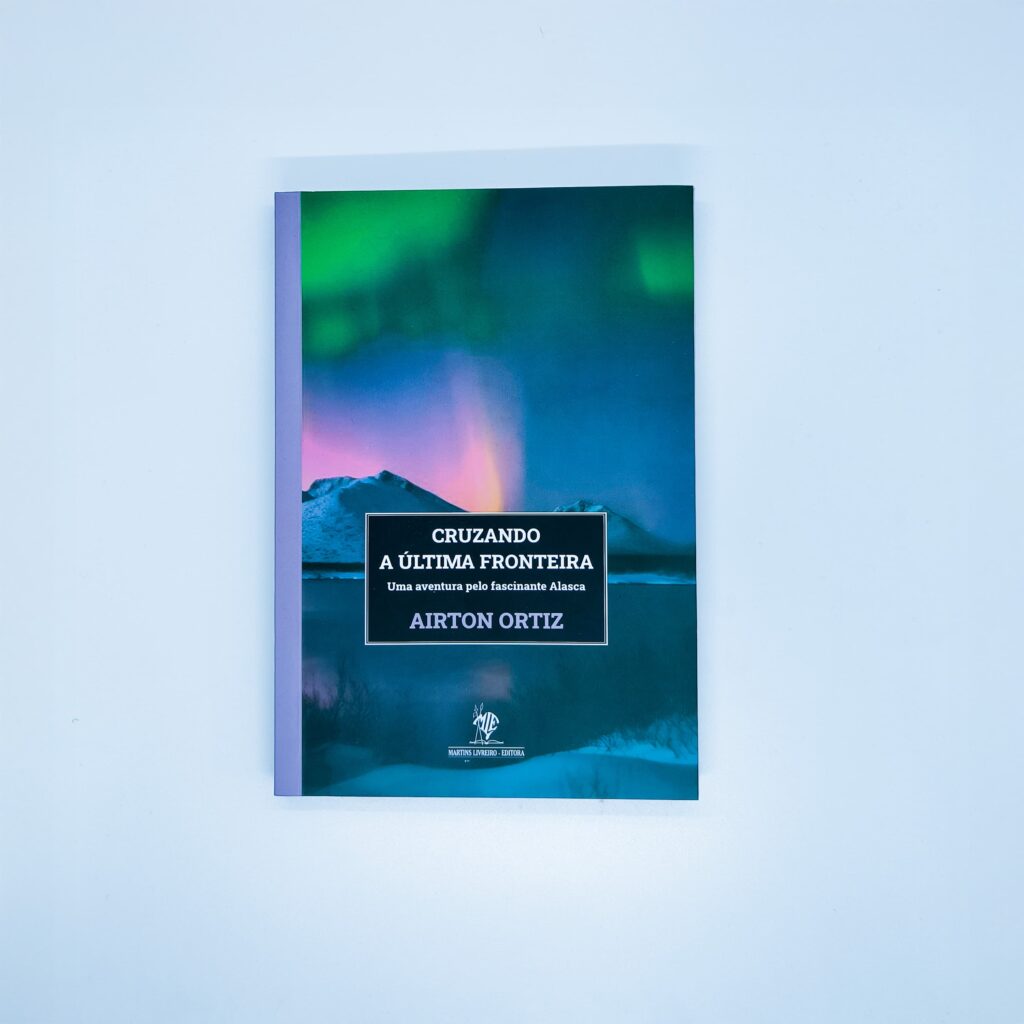 Livro capa flexível com impressão colorida e acabamento editorial profissional